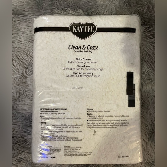 Large package Kaytee small pet bedding. - Picture 3 of 4